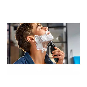 Philips Shaver Series 7000 Wet and Dry Electric Shaver S7930/16 man