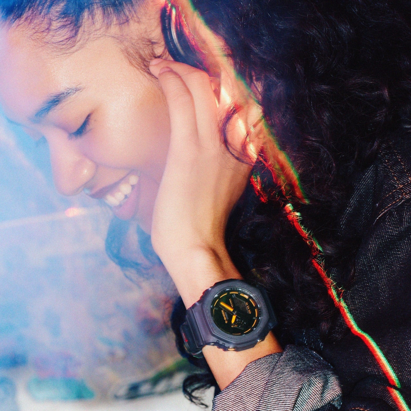 CASIO-GA-2100K-2ADR-lifestyle-8