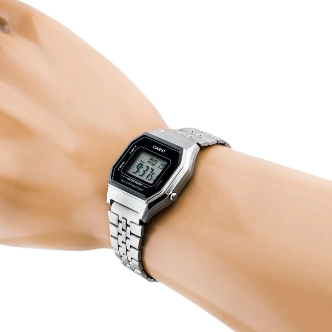 casio-LA680WA-1DF-wrist