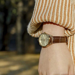 casio-LTP-V005GL-9BUDF-wrist