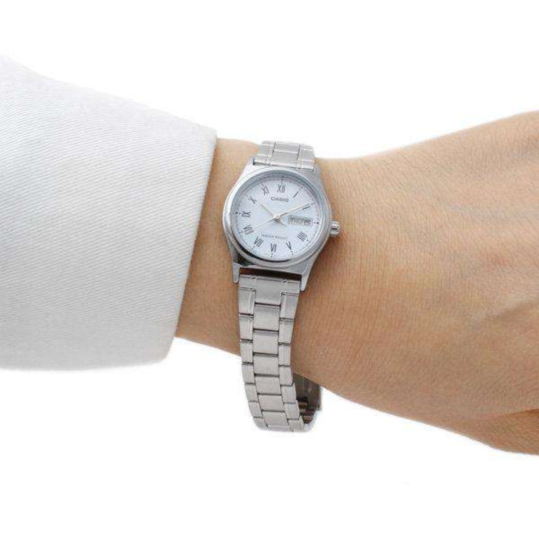 casio-LTP-V006D-2BUDF-wrist