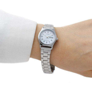 casio-LTP-V006D-2BUDF-wrist