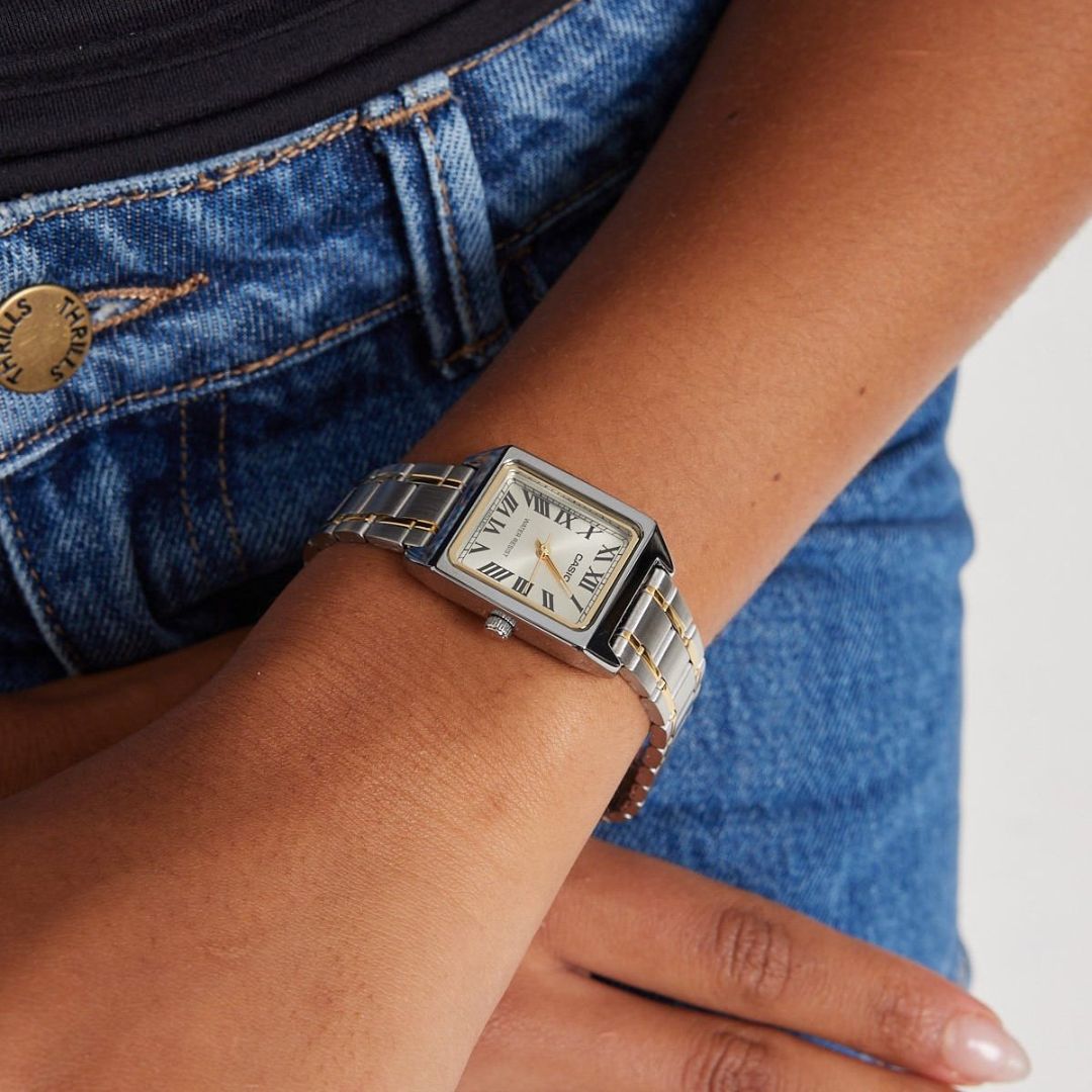 casio-LTP-V007SG-9BUDF-wrist