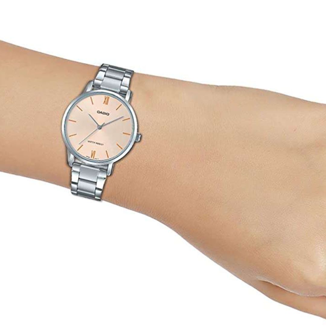 casio-LTP-VT01D-4BUDF-wrist
