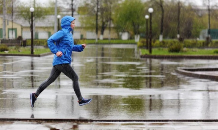 why we need sweat proof waterproof earbuds earphones bluetooth headset gadgeticloud running in the rain