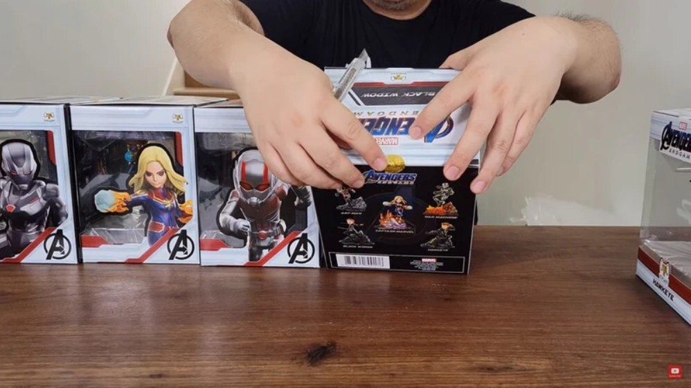 unboxing-toylaxy-marvel-avengers-endgame-premium-pvc-figure-doll-official-wave-2-ta-collection-00004-sticker
